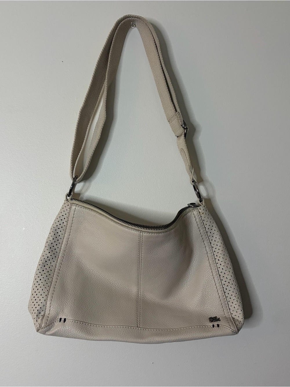 The Sak Classic Leather Shoulder Bag in Cream